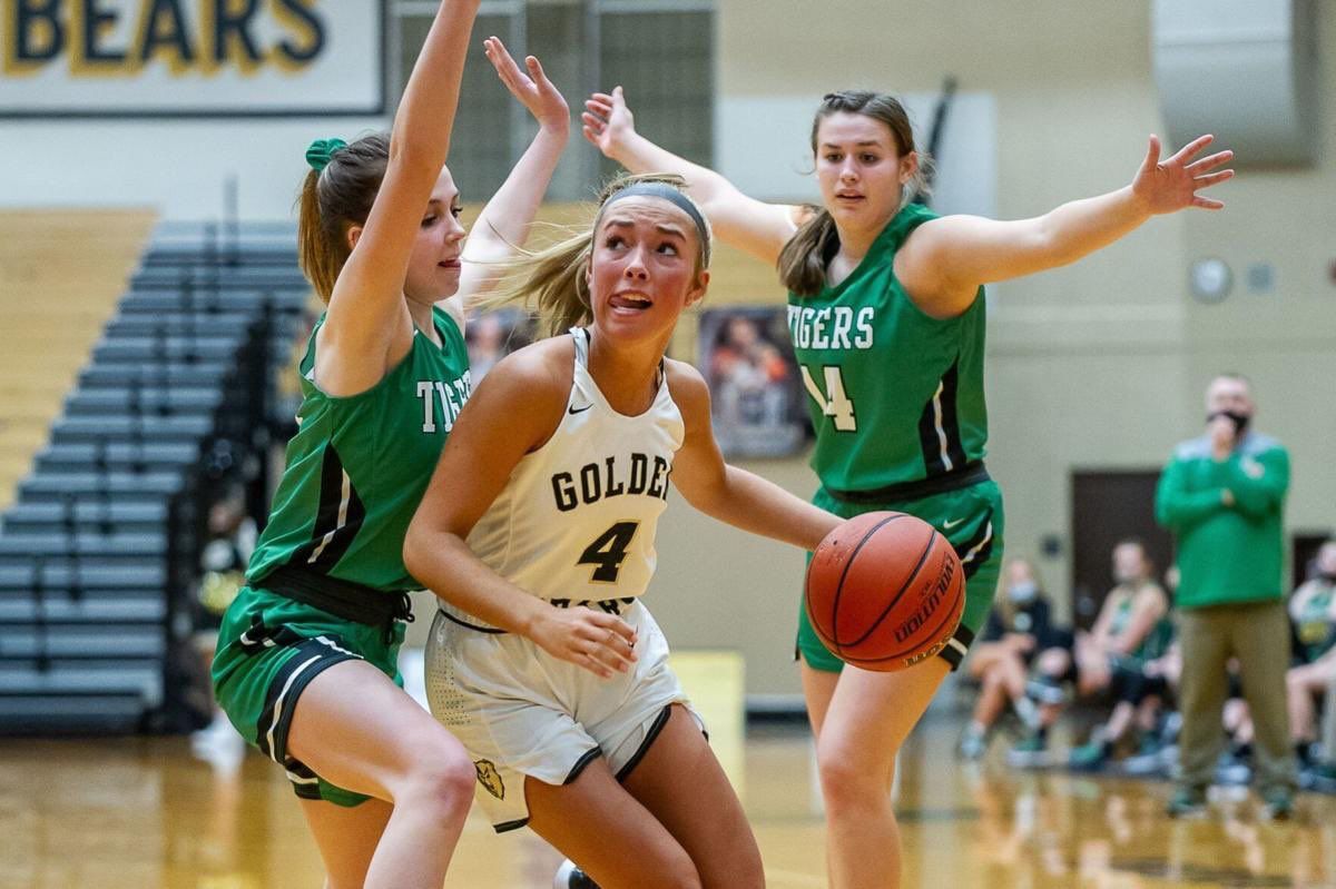 Edwards nets 29 points